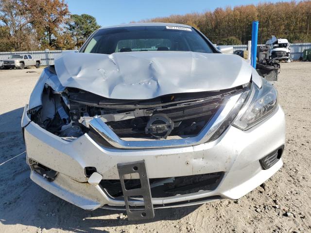 Nissan Altima 2.5 Image 9