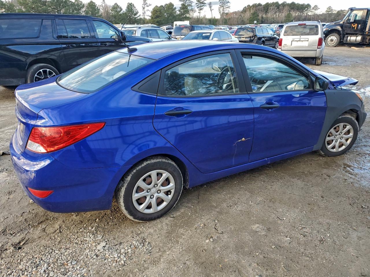 Hyundai ACCENT Gls Image 11