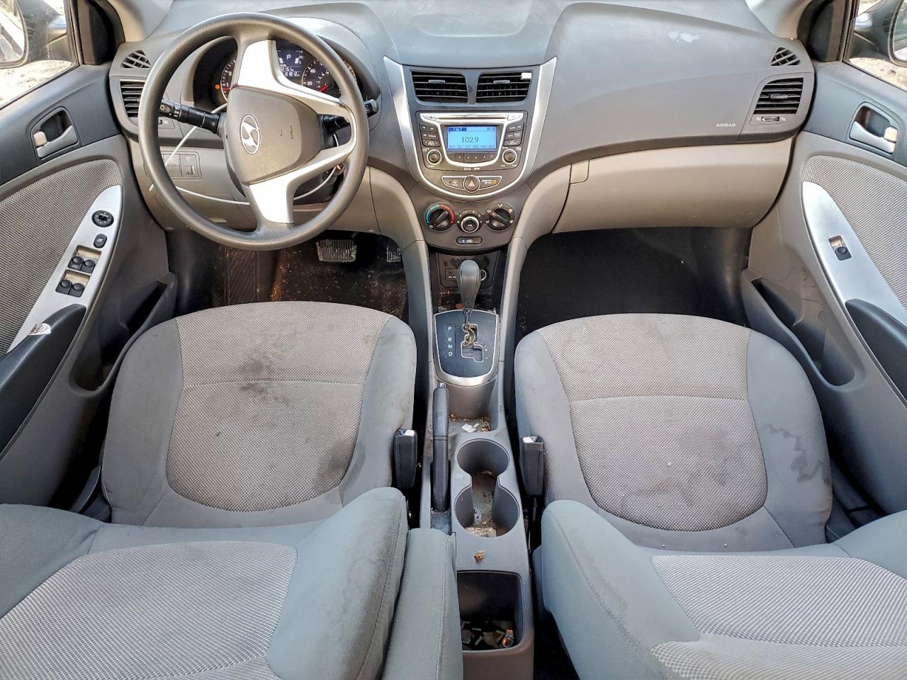 Hyundai ACCENT Gls Image 8