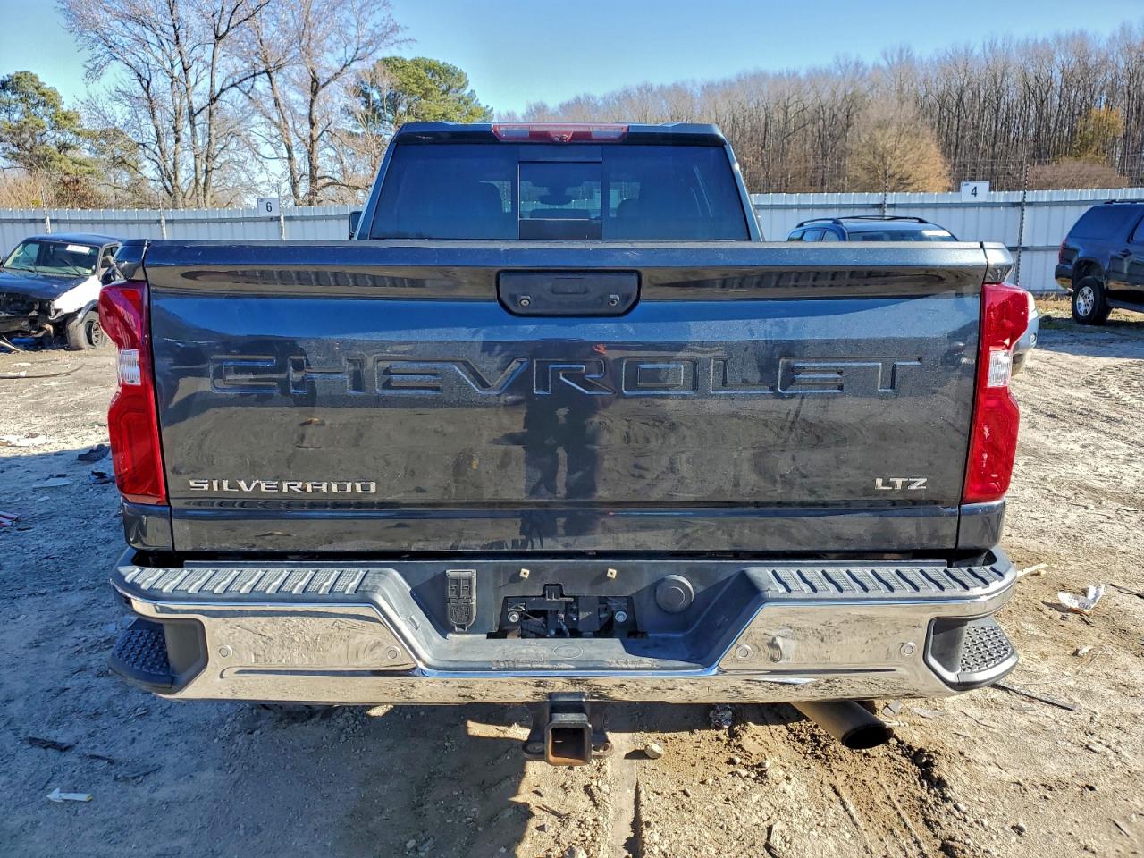 Chevrolet Silverado K3500 Ltz Image 4