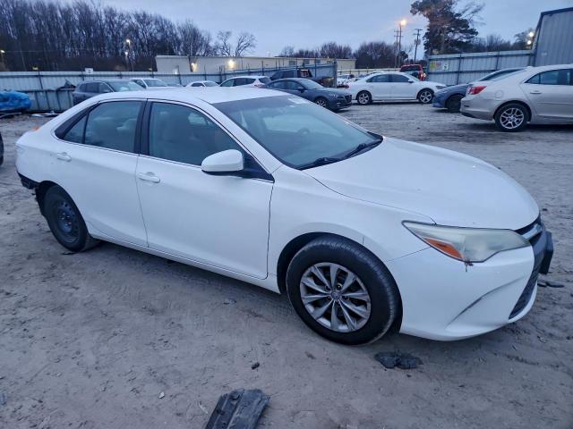 Toyota Camry Le Image 7