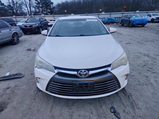 Toyota Camry Le Image 3