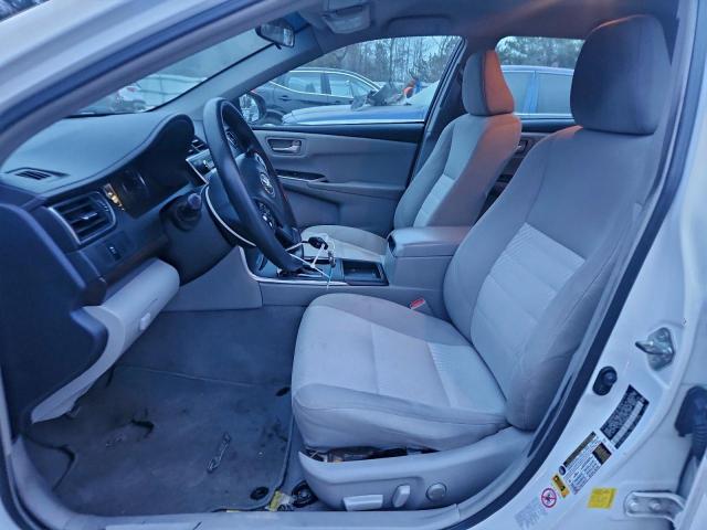 Toyota Camry Le Image 6