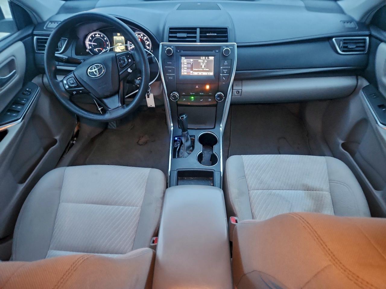 Toyota Camry Le Image 12