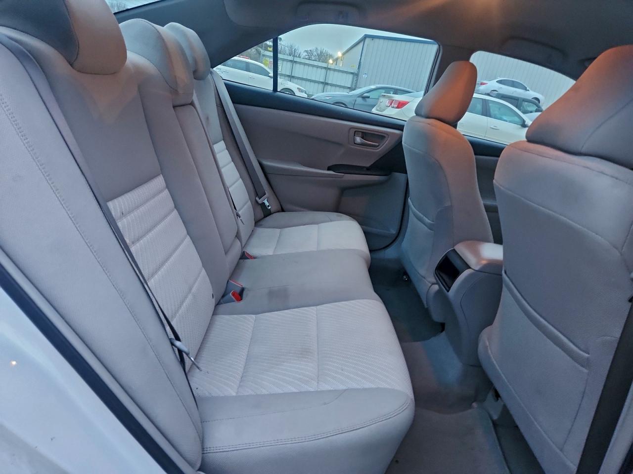 Toyota Camry Le Image 8