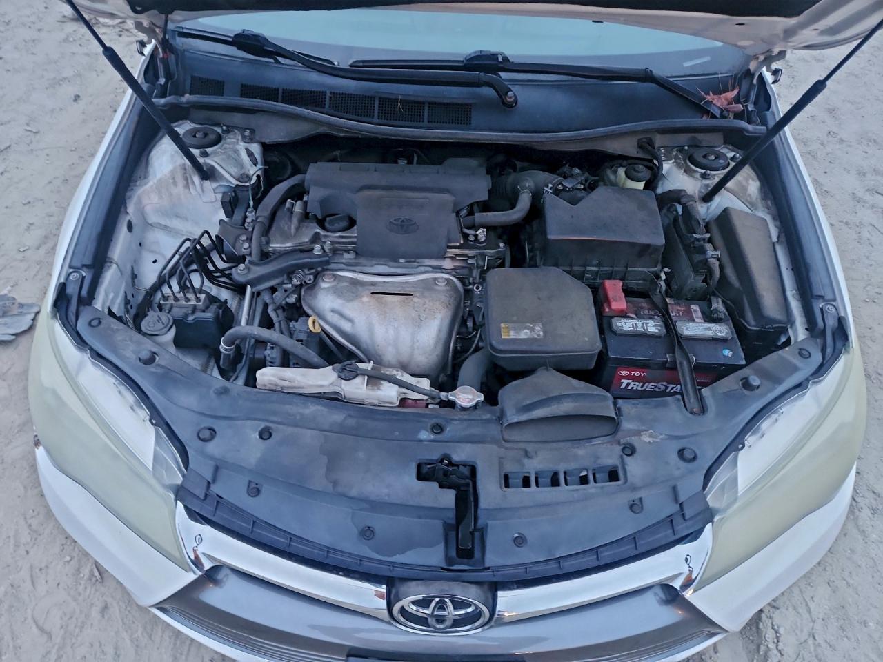 Toyota Camry Le Image 10