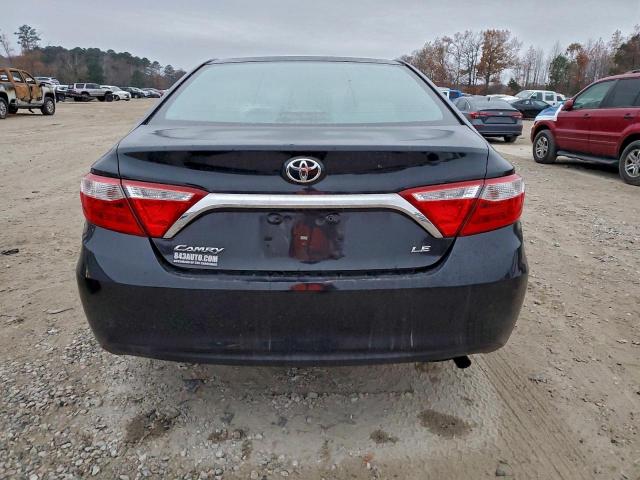 Toyota Camry Le Image 4