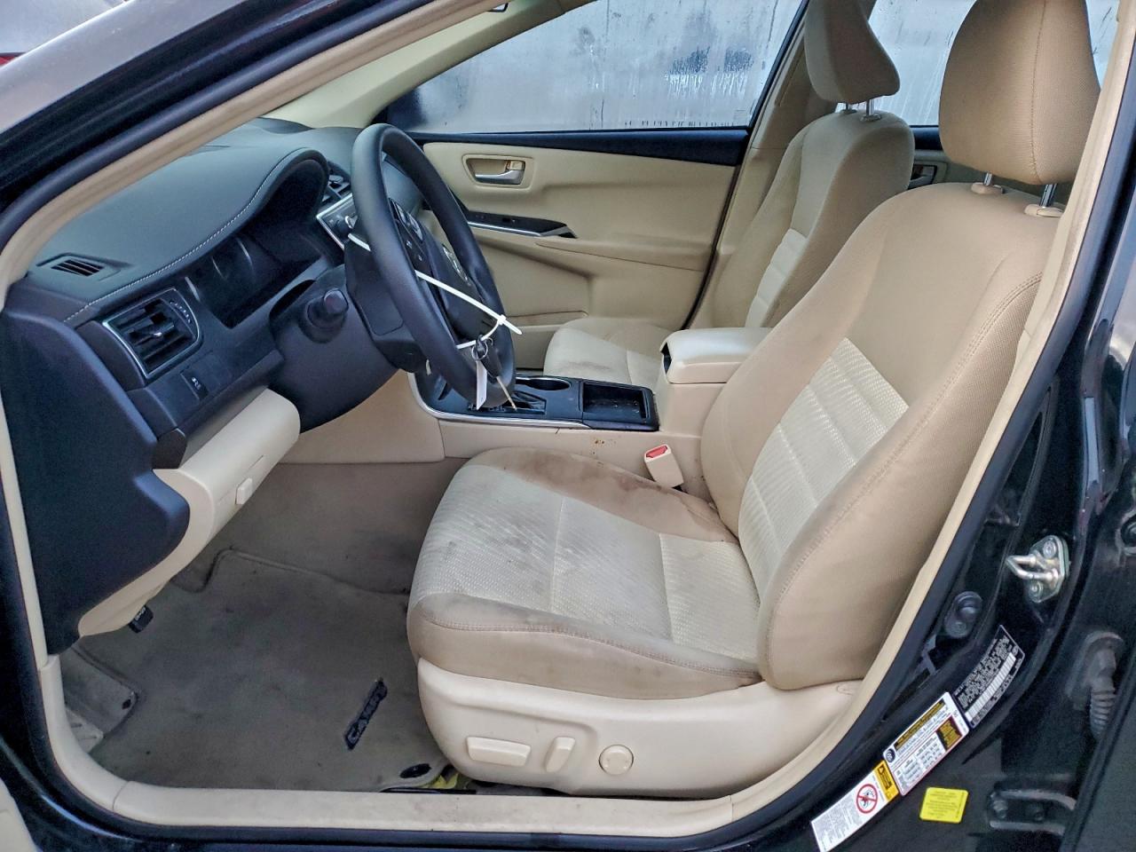 Toyota Camry Le Image 3