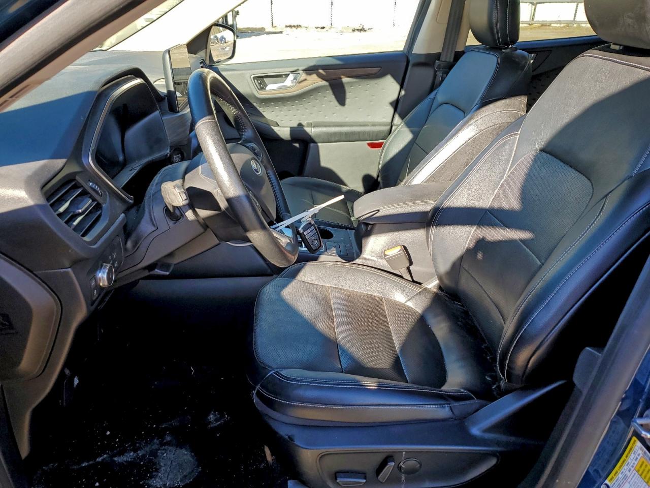 Ford Escape Titanium Image 10