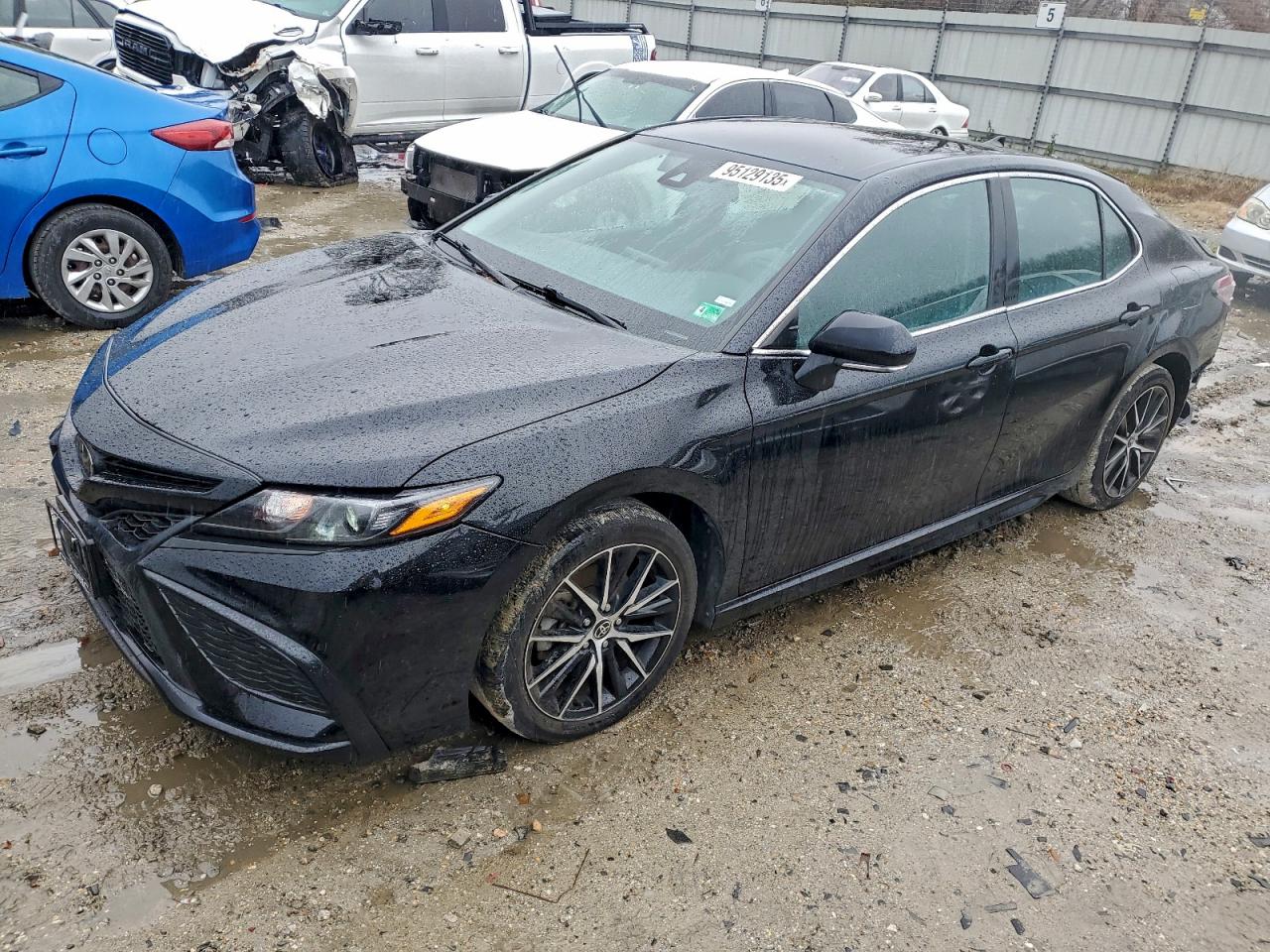 Toyota Camry Se Image 1