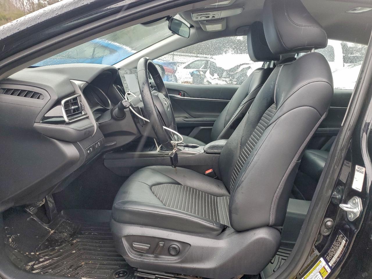 Toyota Camry Se Image 6