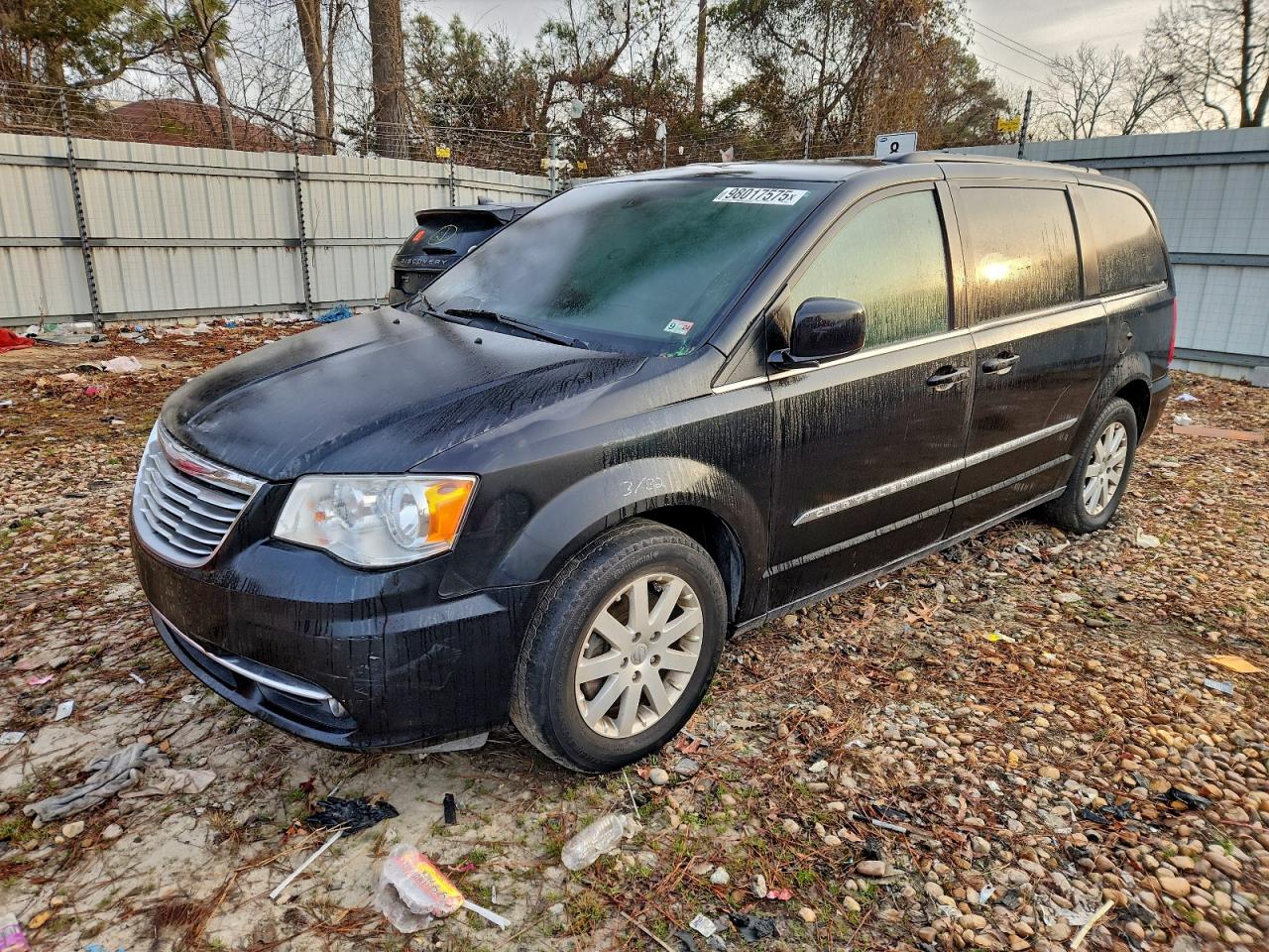Chrysler Minivan Touring Image 1