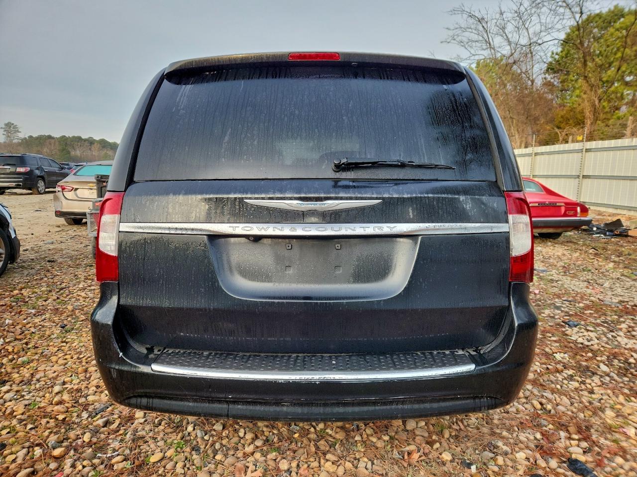 Chrysler Minivan Touring Image 6