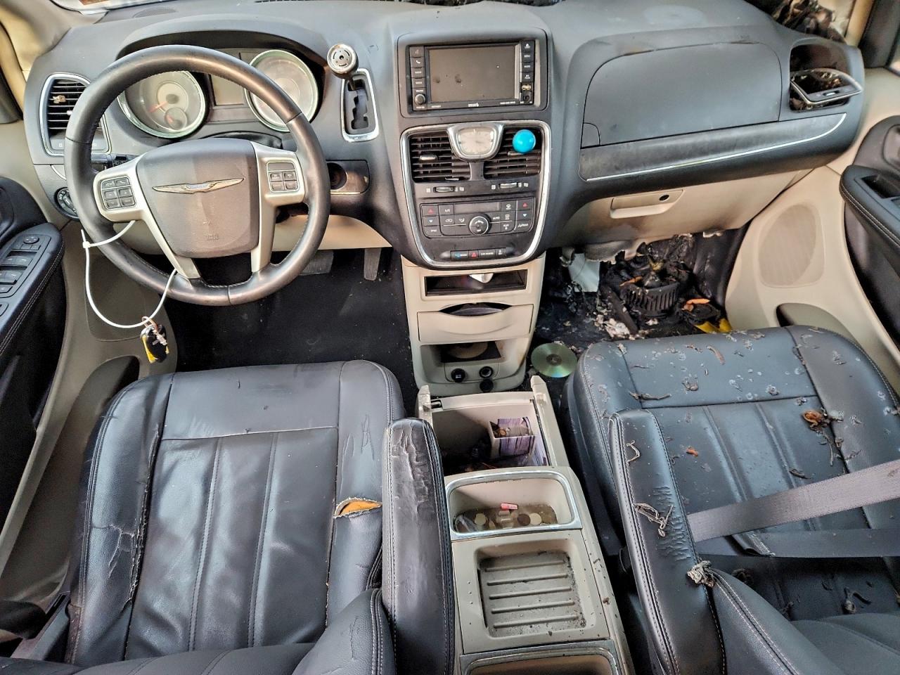 Chrysler Minivan Touring Image 4