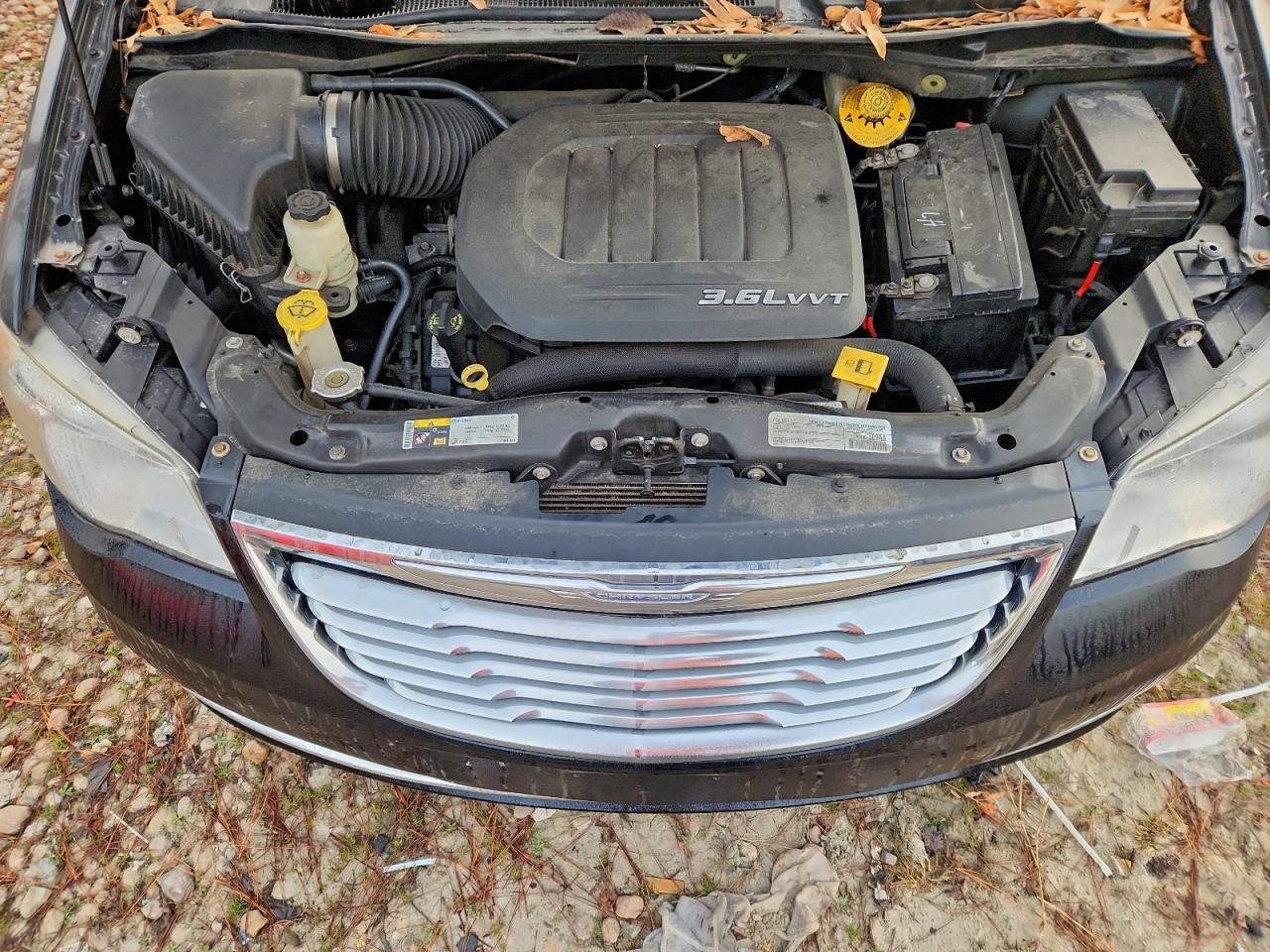 Chrysler Minivan Touring Image 13