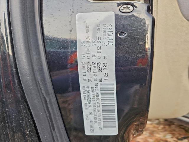 Chrysler Minivan Touring Image 9