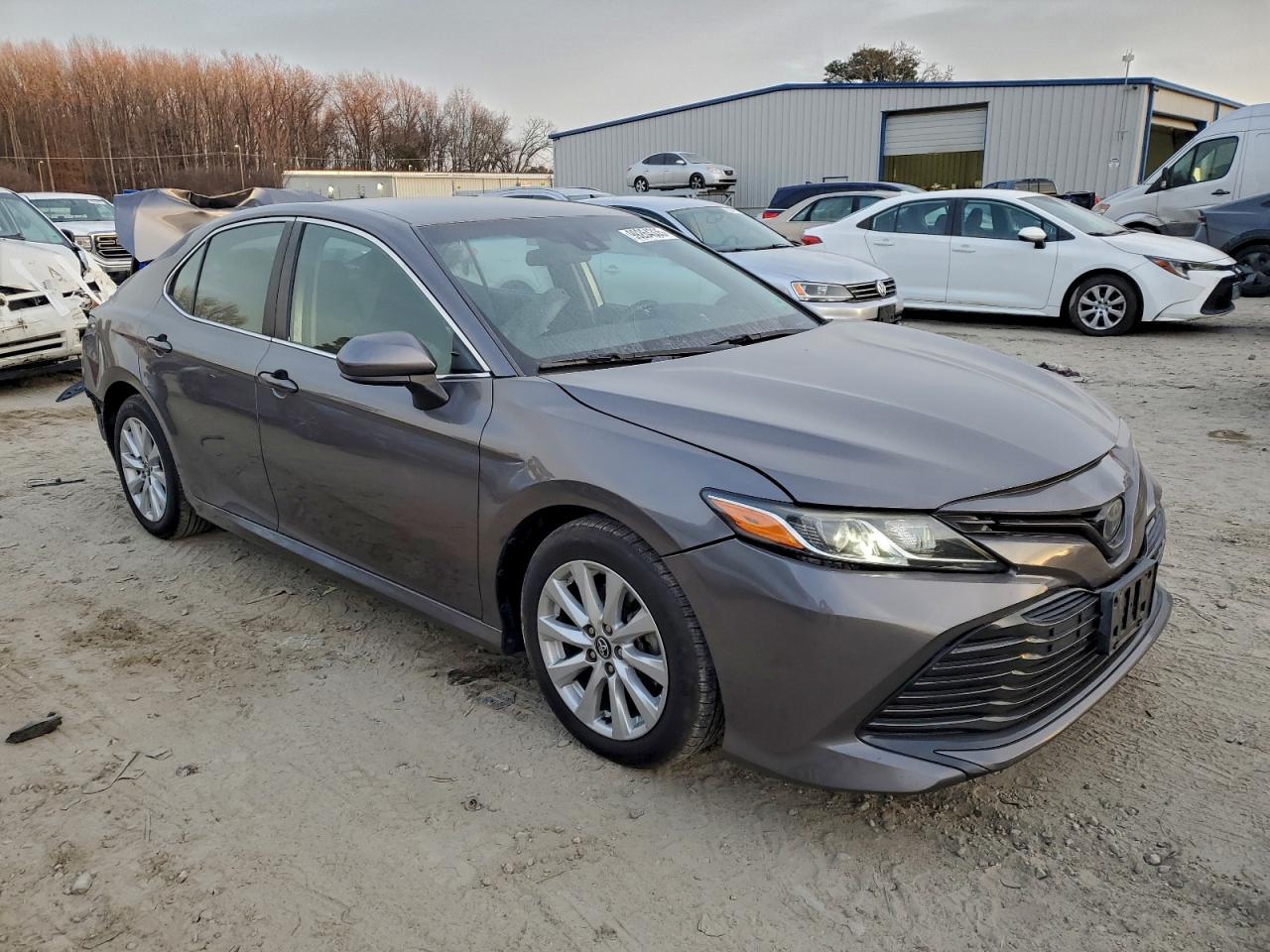 Toyota Camry Le Image 2