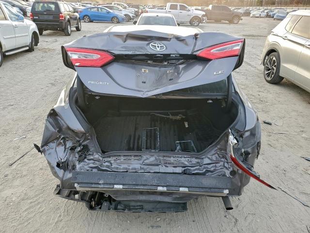 Toyota Camry Le Image 8