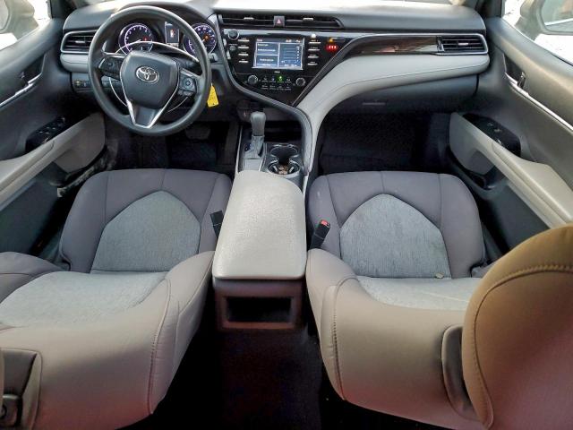 Toyota Camry Le Image 5