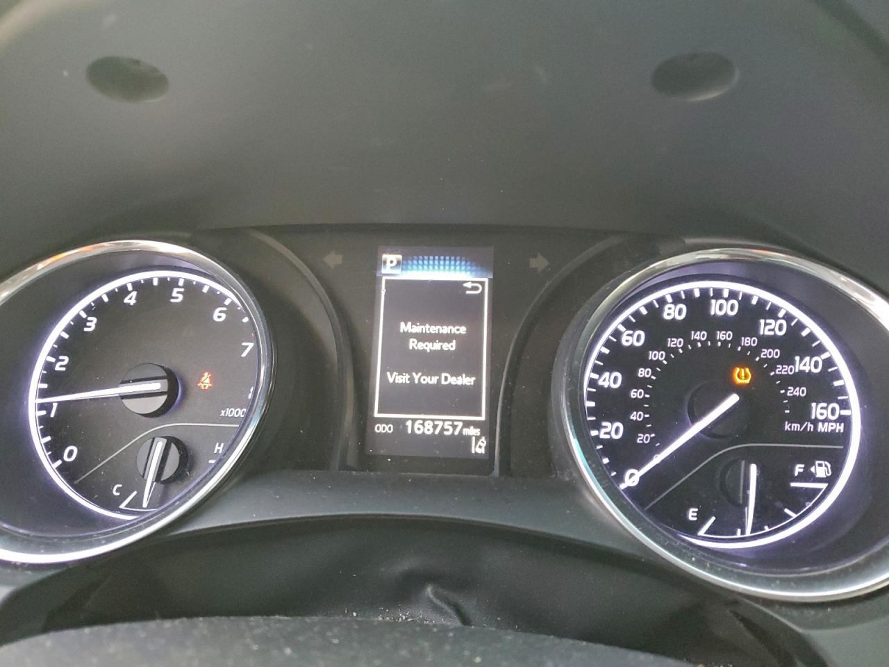 Toyota Camry Le Image 6