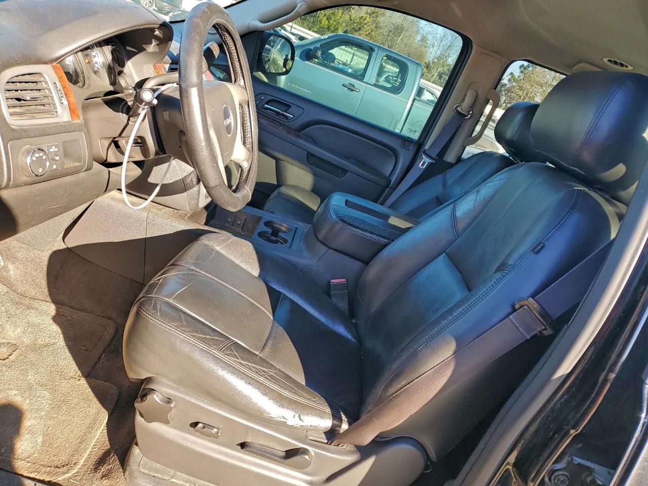 GMC Yukon C1500 Slt Image 3