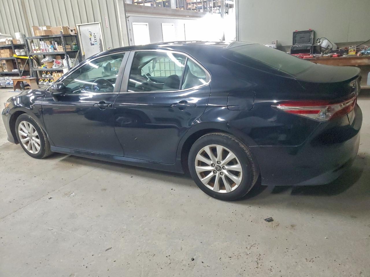 Toyota Camry L Image 2