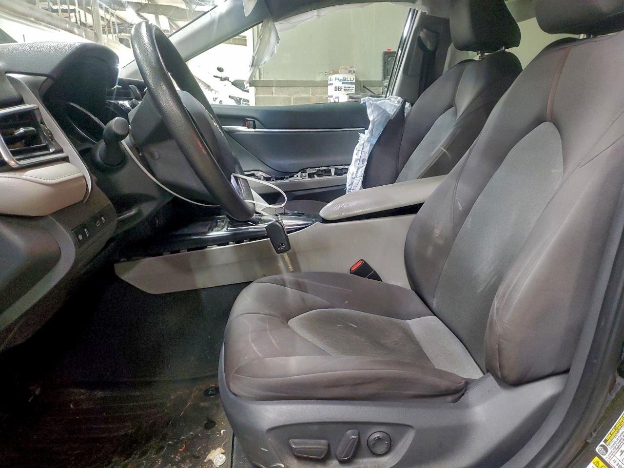 Toyota Camry L Image 7