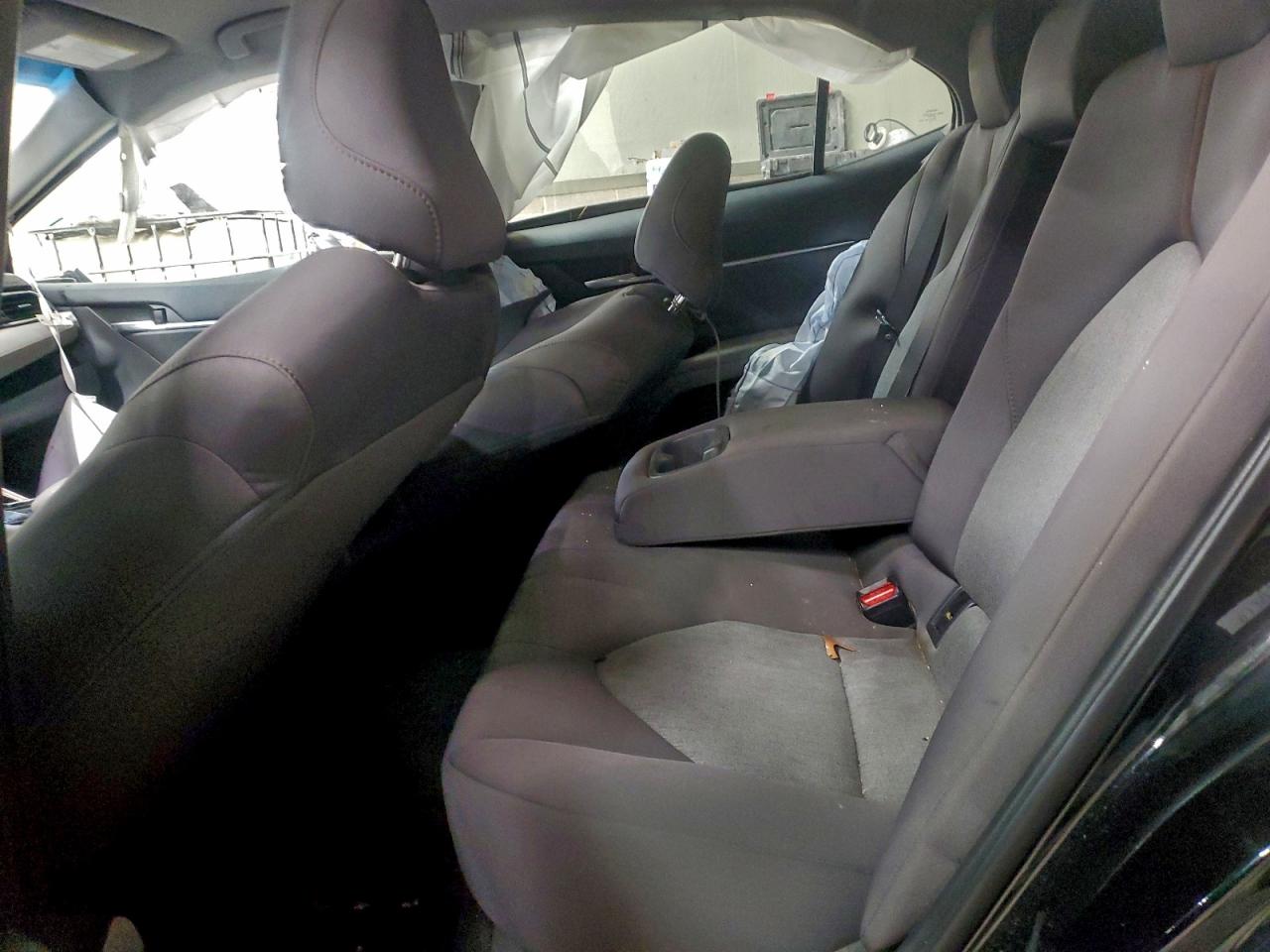 Toyota Camry L Image 9