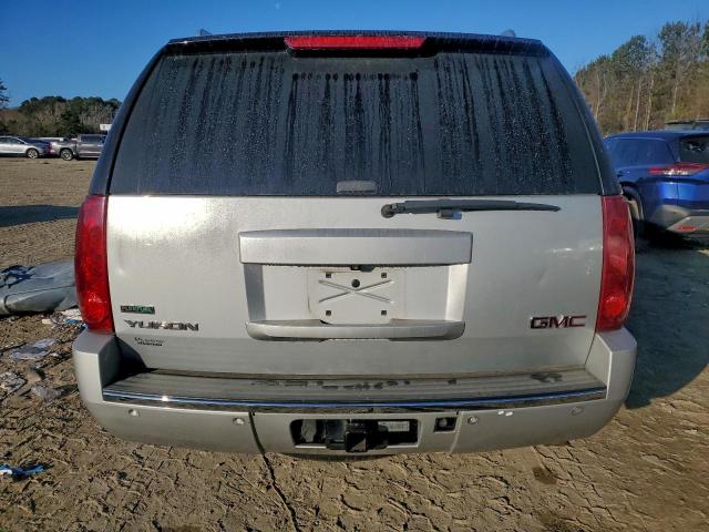 GMC Yukon Denali Image 4