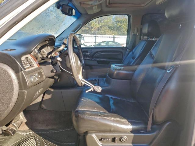 GMC Yukon Denali Image 13