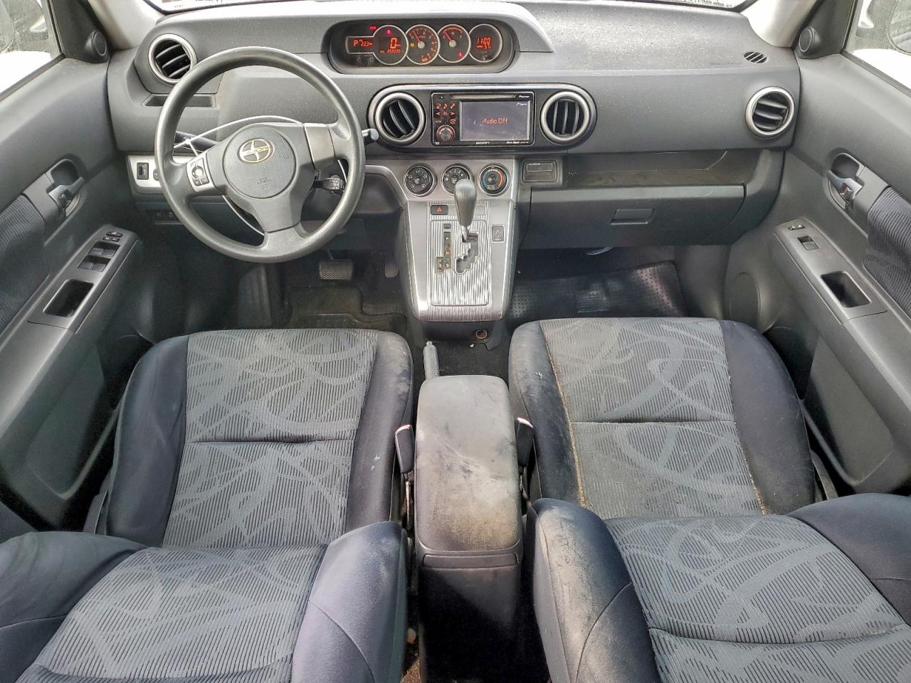 Toyota Scion Image 6