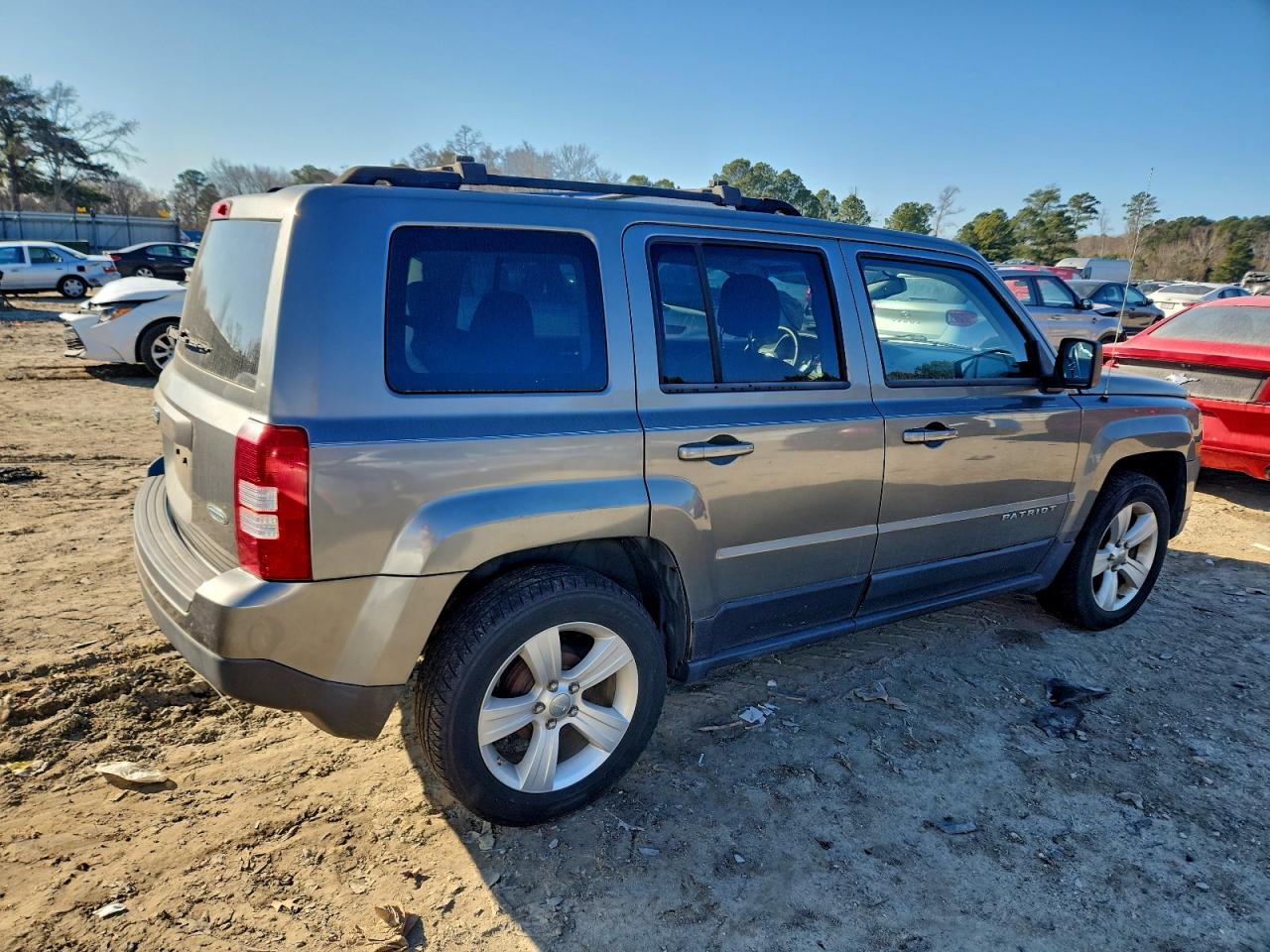 Jeep Patriot Latitude Image 10
