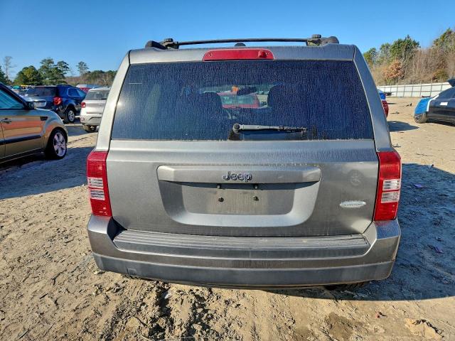 Jeep Patriot Latitude Image 11