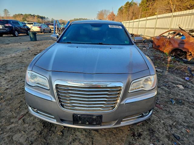 Chrysler 300 Image 12
