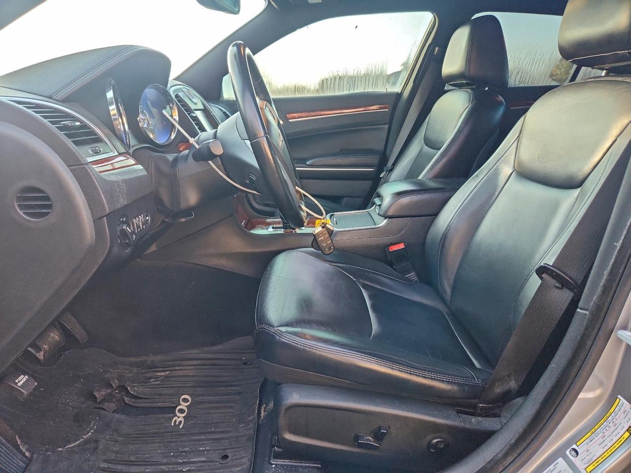 Chrysler 300 Image 5