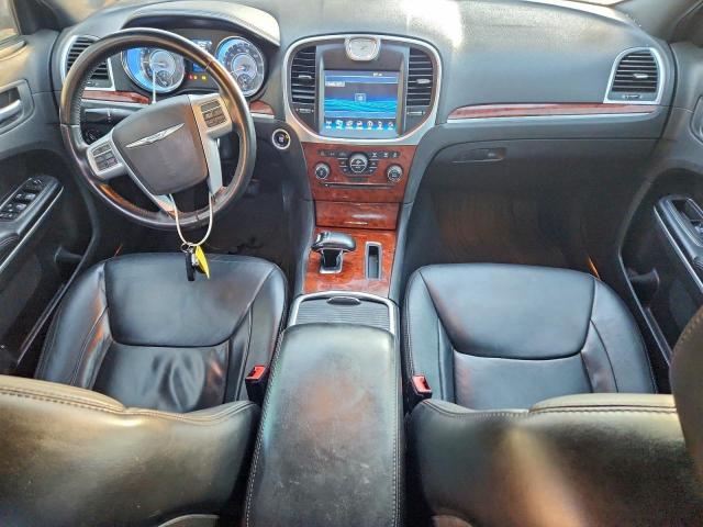 Chrysler 300 Image 7