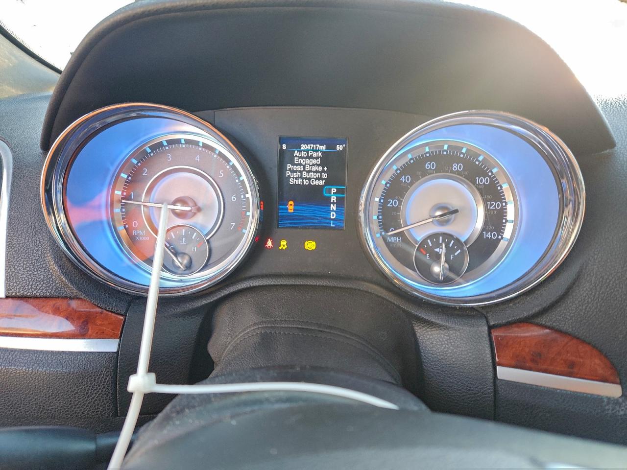 Chrysler 300 Image 10