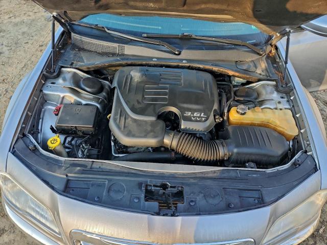 Chrysler 300 Image 11