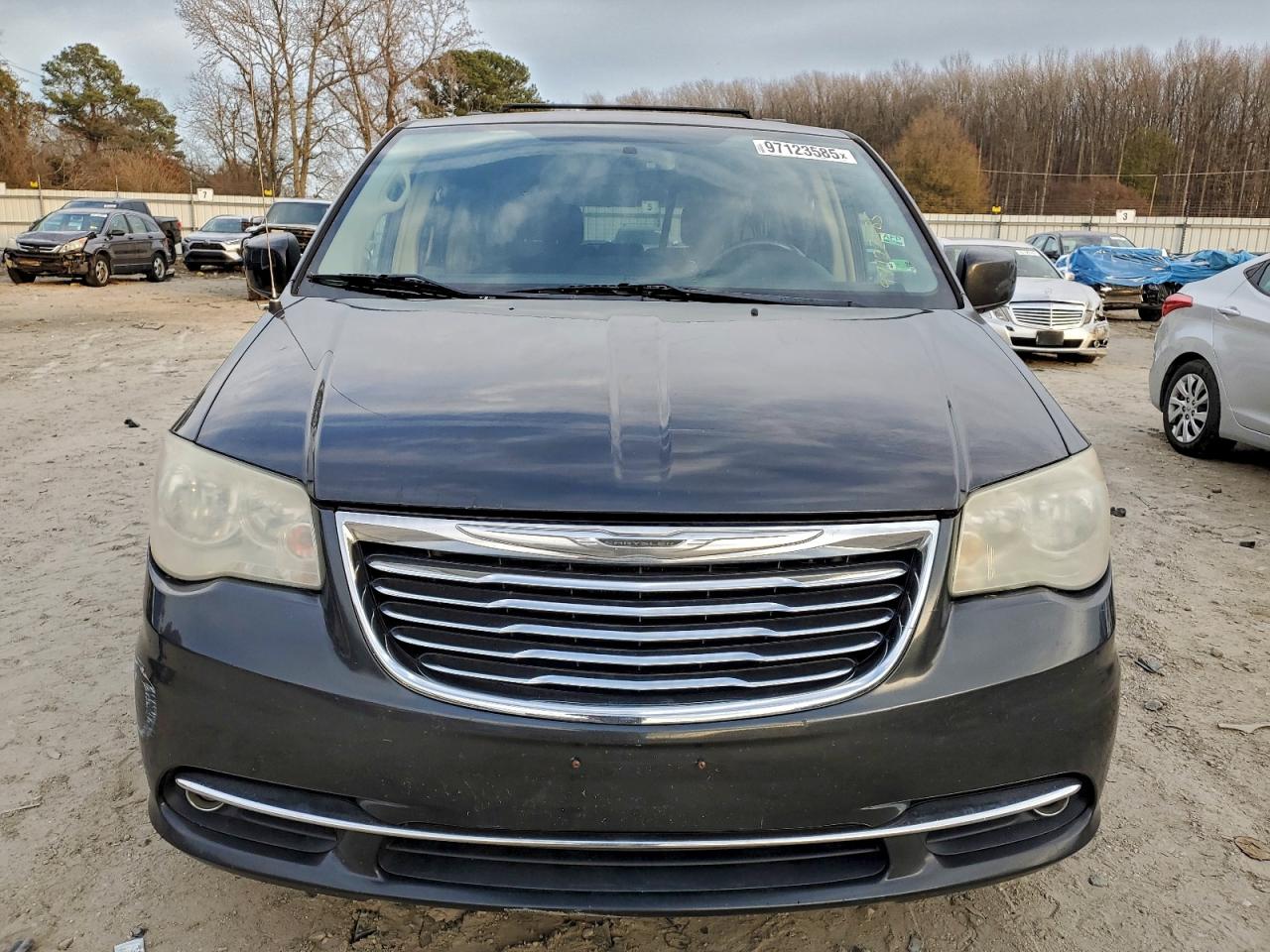 Chrysler Minivan Touring Image 13