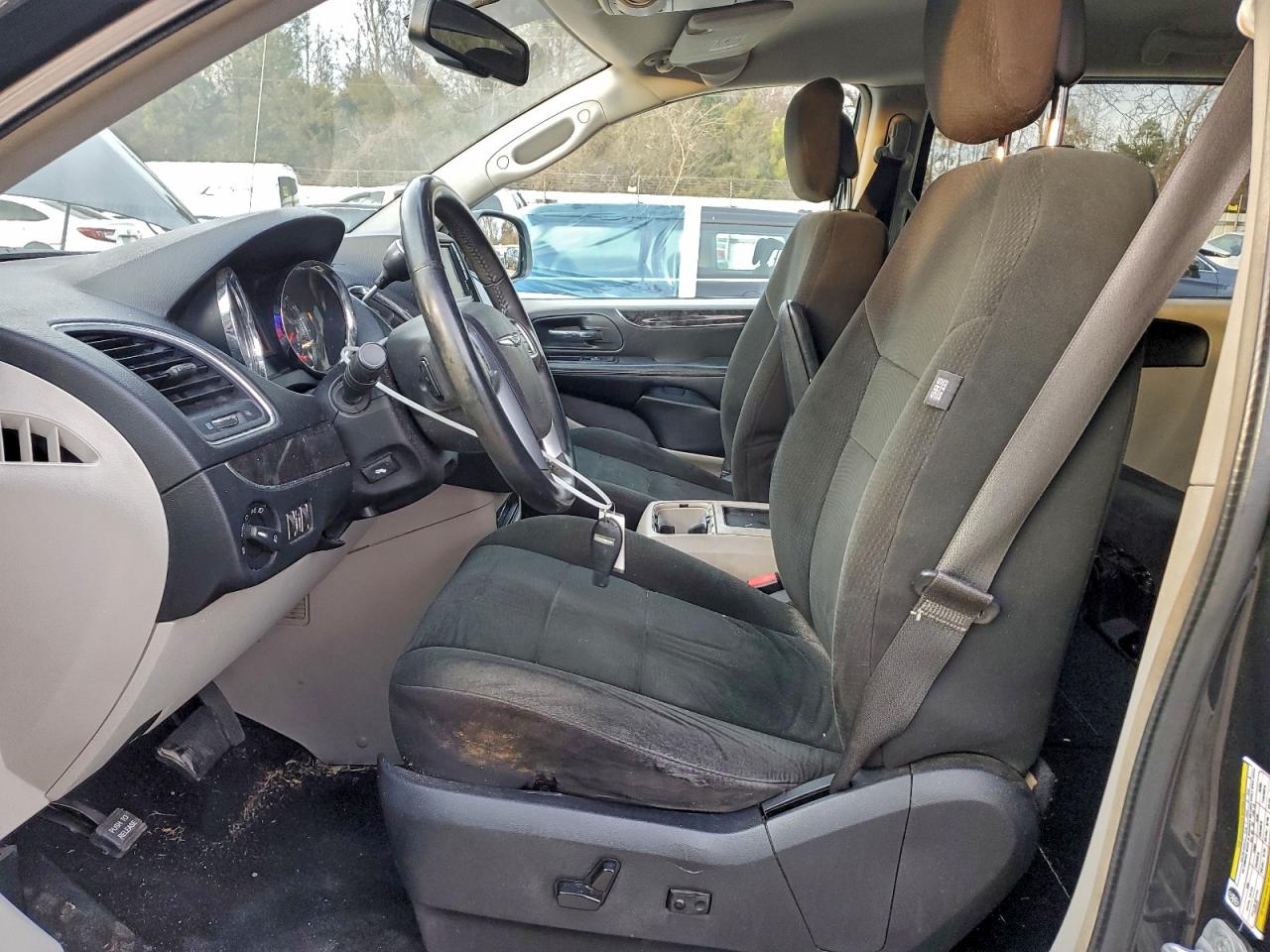 Chrysler Minivan Touring Image 10