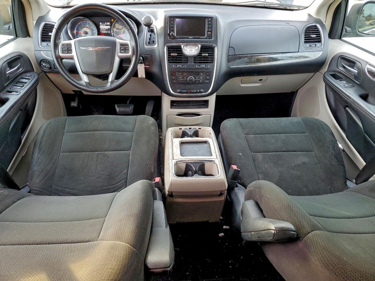 Chrysler Minivan Touring Image 7