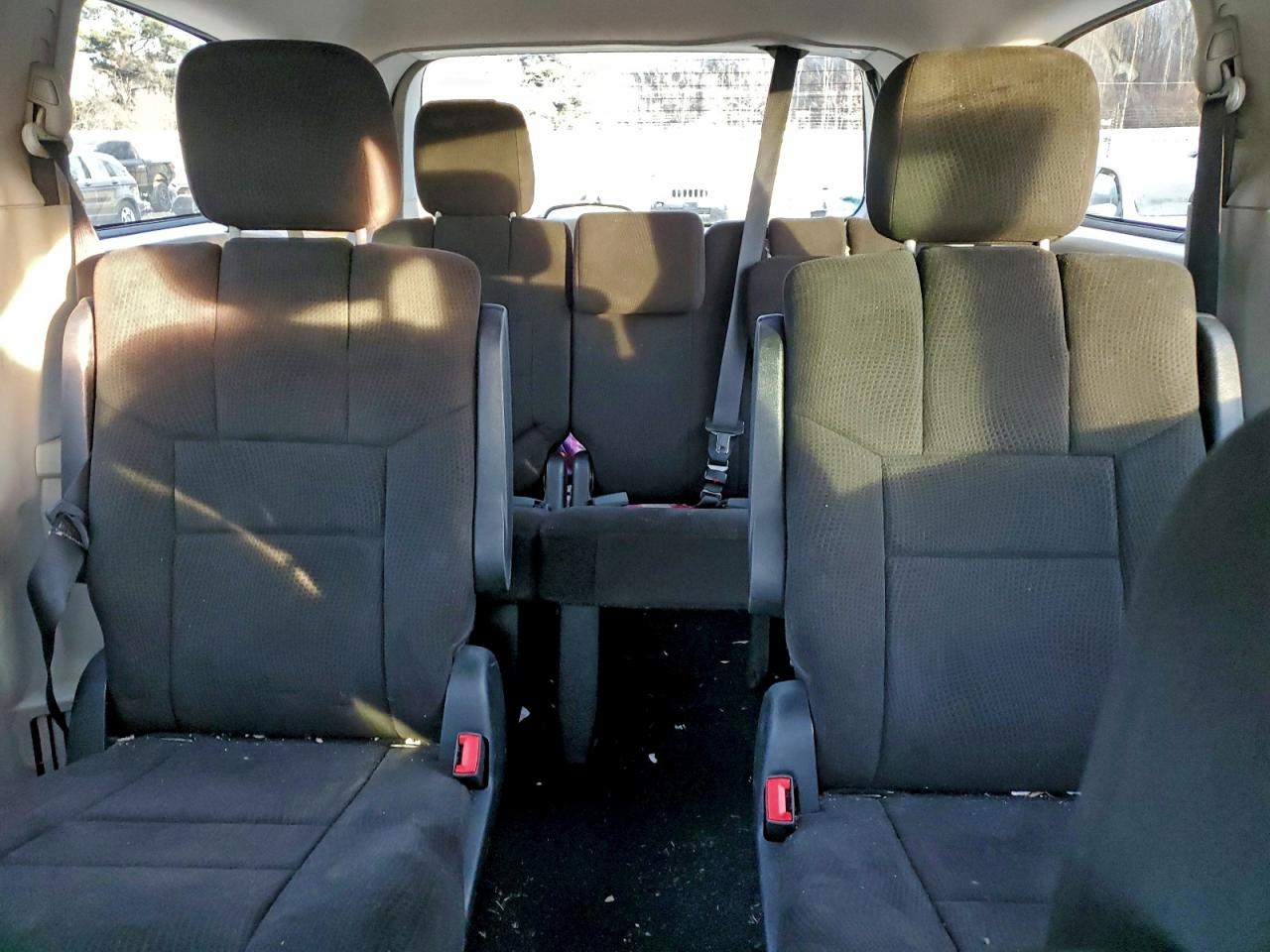 Chrysler Minivan Touring Image 9