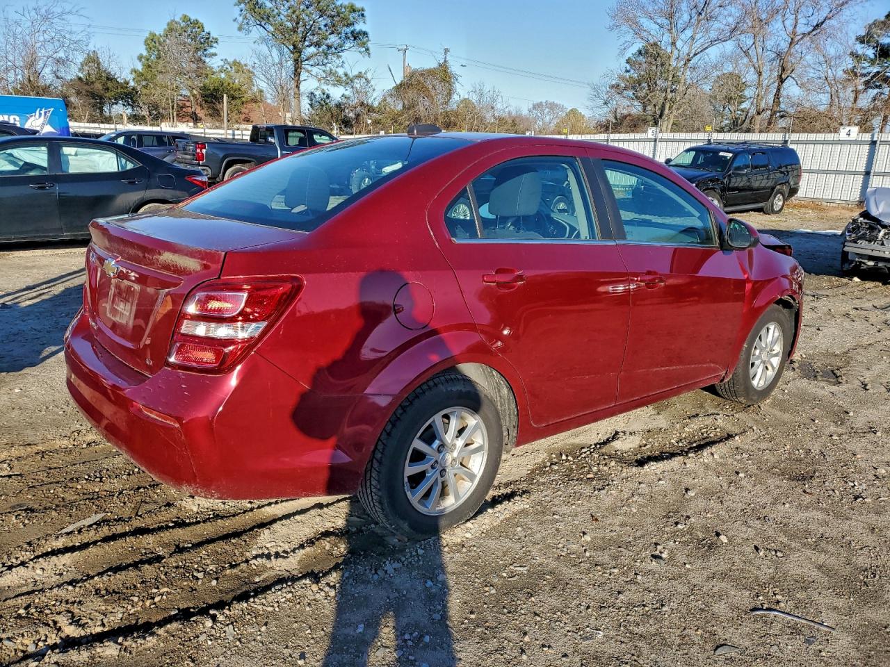 Chevrolet Sonic Lt Image 2