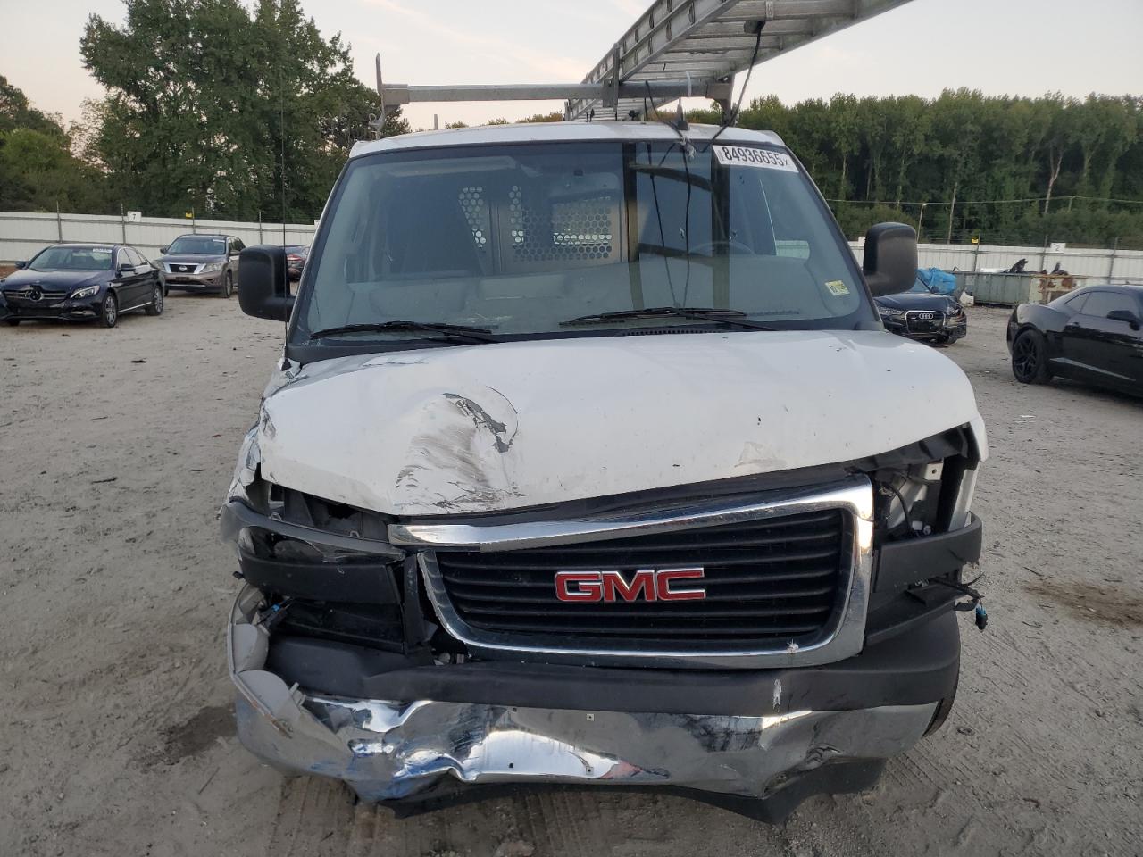 GMC Savana G2500 Image 6
