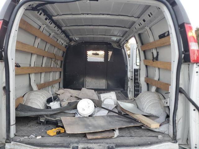 GMC Savana G2500 Image 10