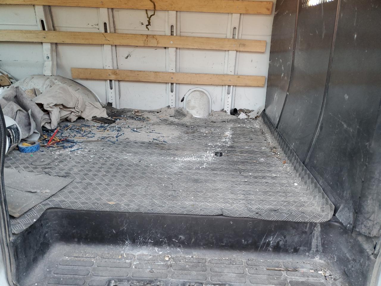 GMC Savana G2500 Image 12