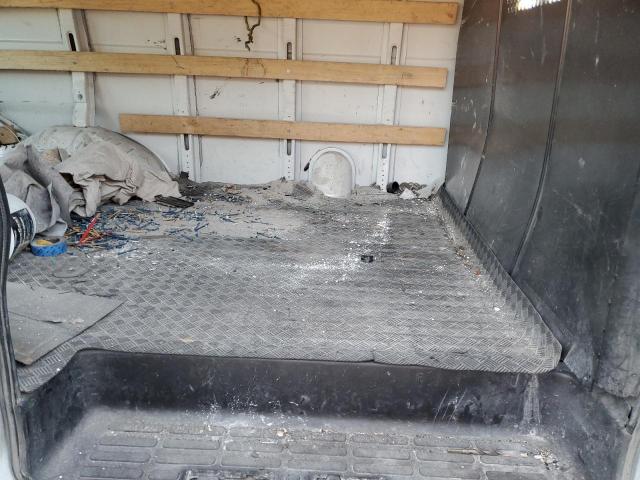 GMC Savana G2500 Image 12